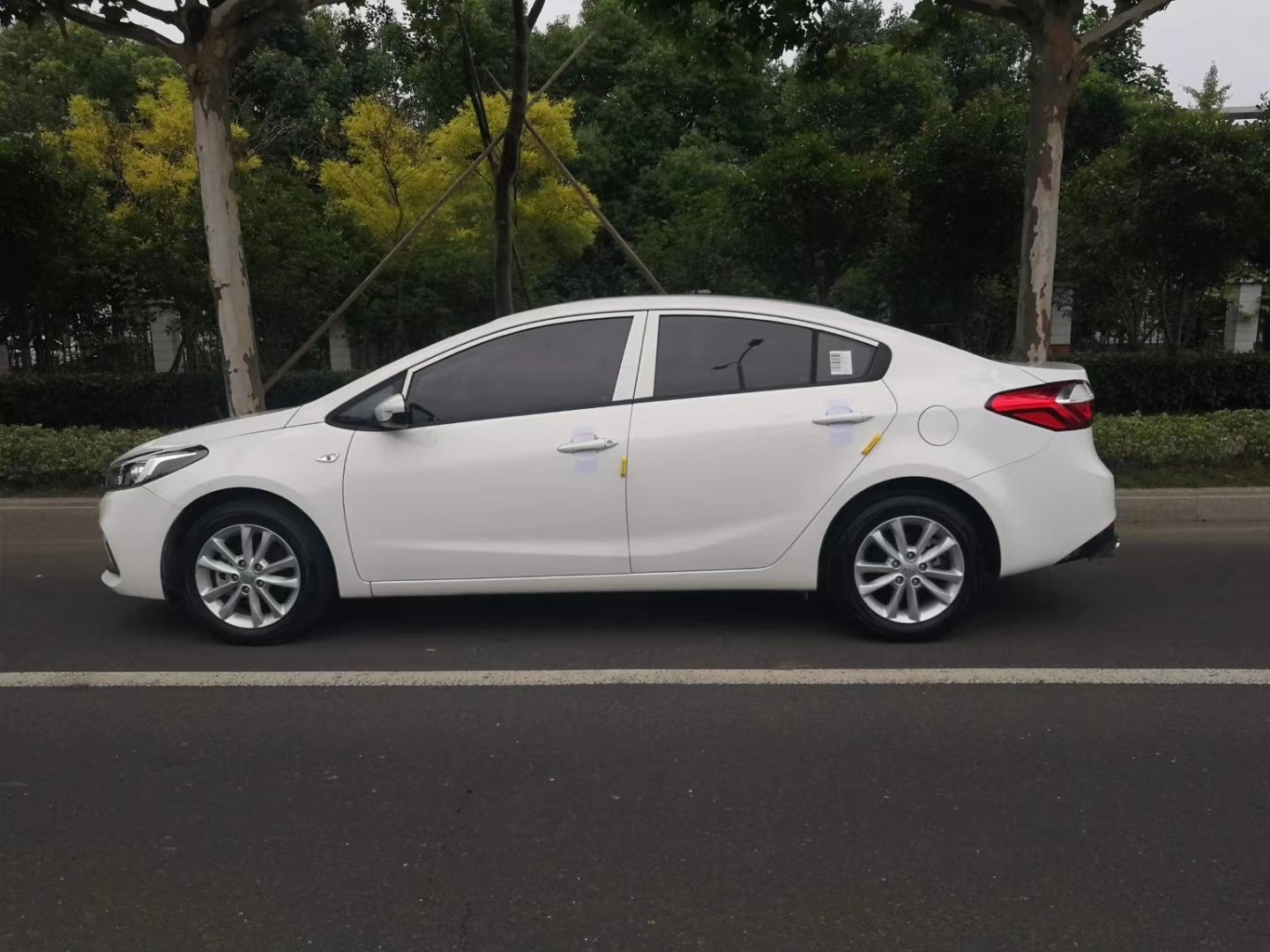 19年6月份上牌起亚k3,1万公里路,车况原版,新车的味道还在,车已在店