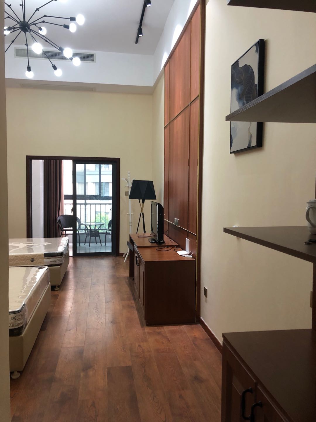 个人出租天河理想城单身公寓,欧式装修,1700每月包物业,有意义的电话