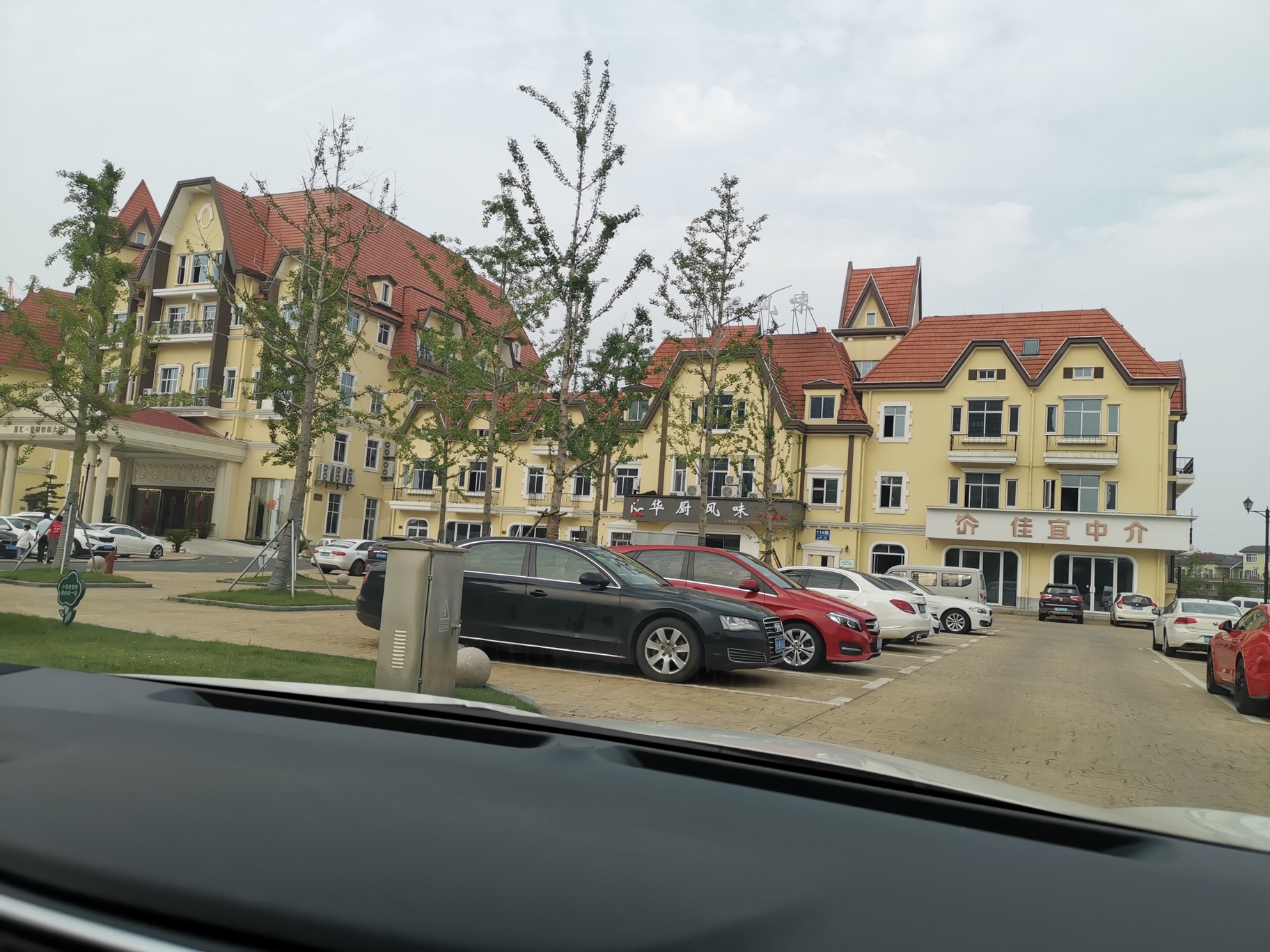 织里茵特拉根旺铺出租沿街商铺100多平 ,停车方便,有意向联系