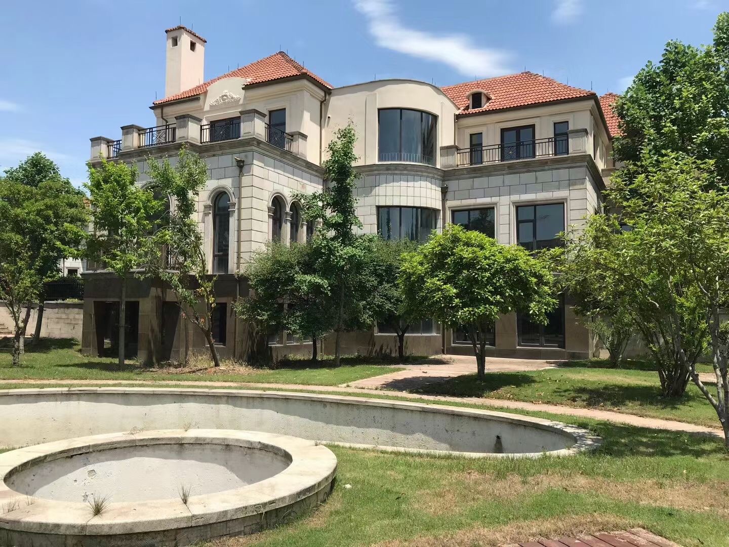 出售太湖边独栋