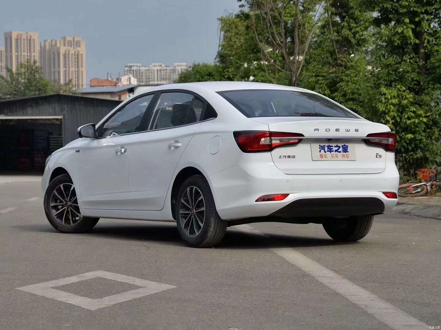 2020款荣威i5指导价85900落地不到8w